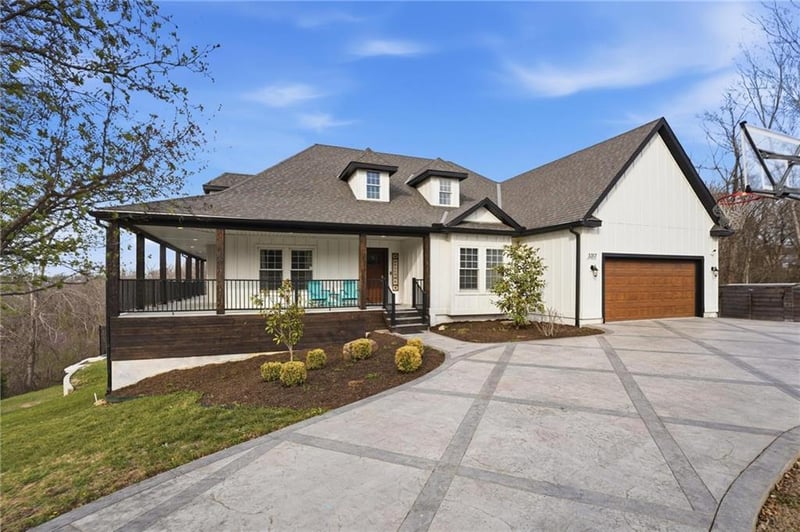 3317 103rd Ct, Kansas City, KS 66109