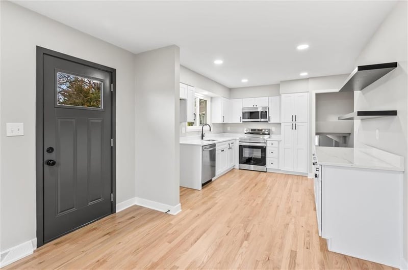 9501 Grand Ave, Kansas City, MO 64114