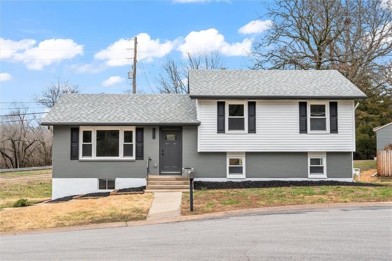 9501 Grand Ave, Kansas City, MO 64114