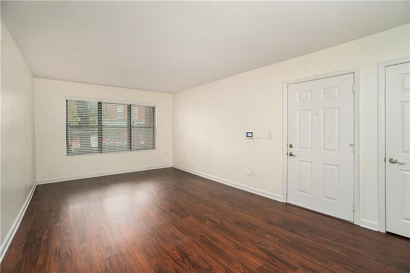 425 9th St #102, Kansas City, MO 64105