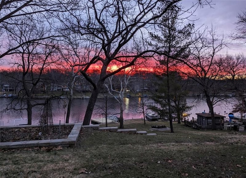 8219 NW Hillside Dr, Weatherby Lake, MO 64152