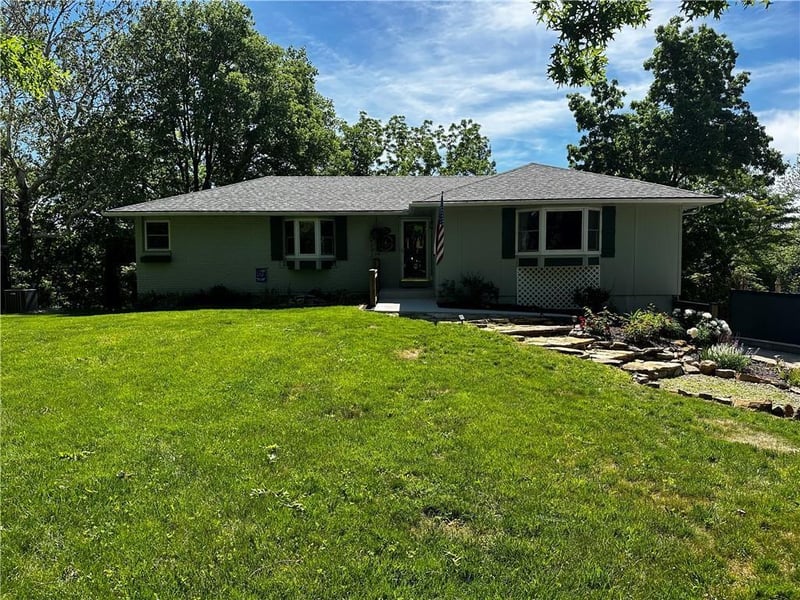 8219 NW Hillside Dr, Weatherby Lake, MO 64152