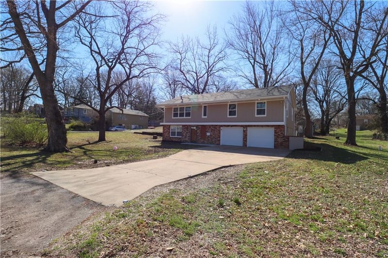 10115 31st St, Independence, MO 64052