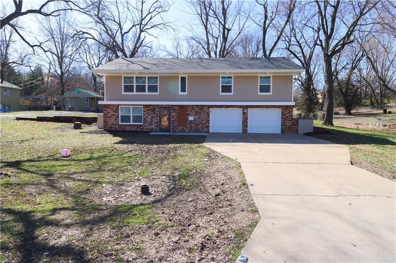 10115 31st St, Independence, MO 64052
