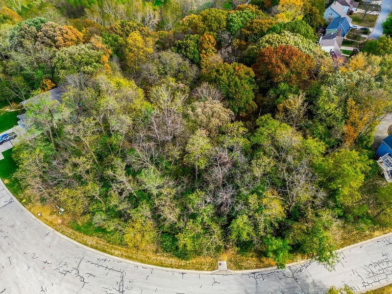 5575 Heritage Hill Rd, Parkville, MO 64152