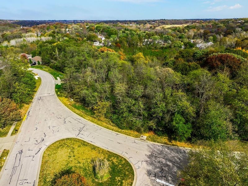 5575 Heritage Hill Rd, Parkville, MO 64152
