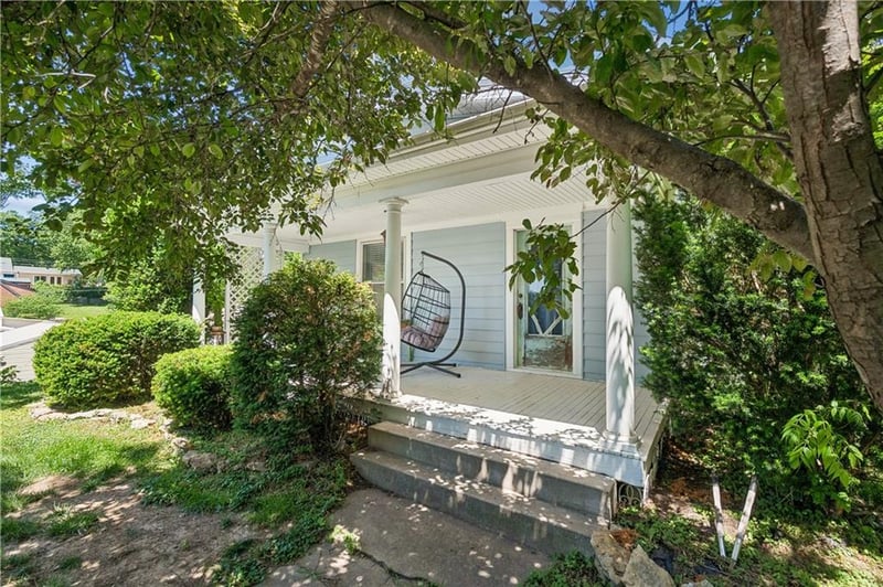 424 Walnut St, Weston, MO 64098