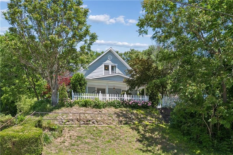 424 Walnut St, Weston, MO 64098
