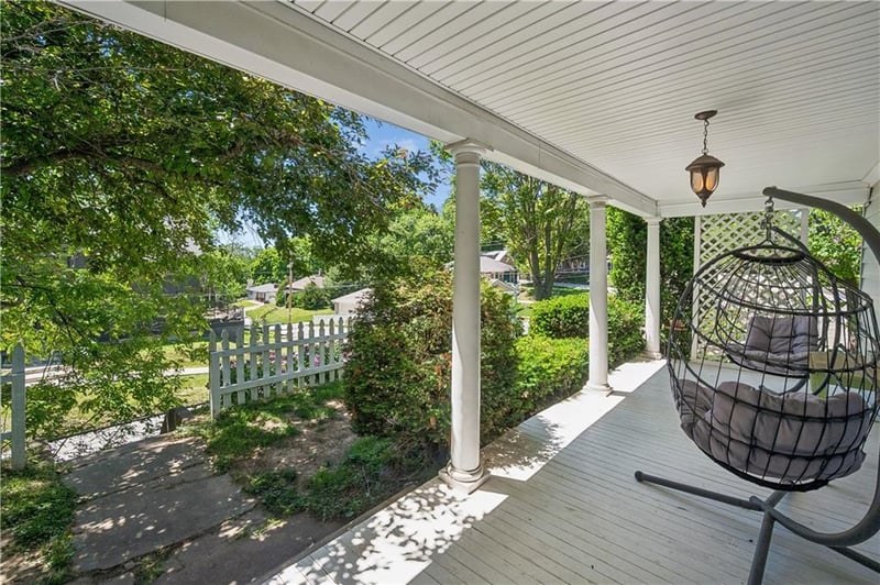 424 Walnut St, Weston, MO 64098