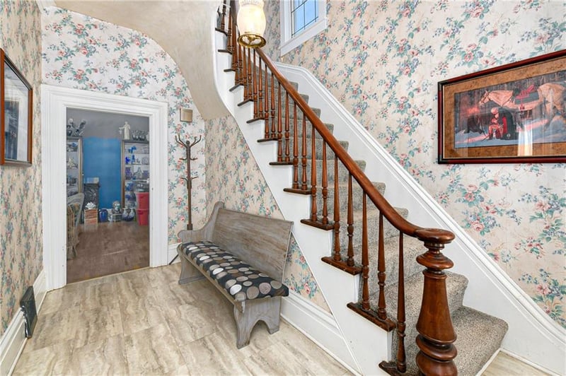 904 3rd Ave, Leavenworth, KS 66048