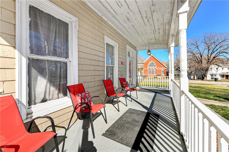 904 3rd Ave, Leavenworth, KS 66048