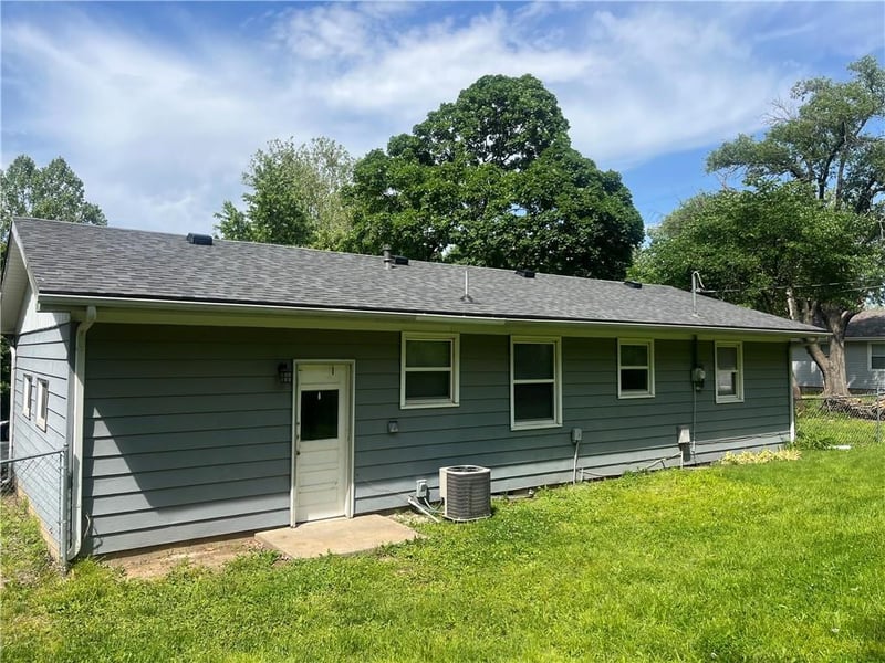 33915 83rd St, De Soto, KS 66018