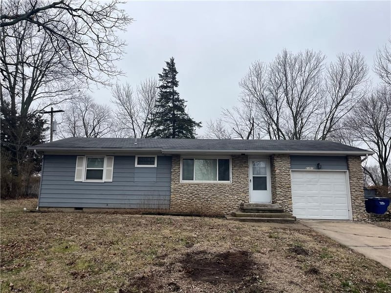 33915 83rd St, De Soto, KS 66018