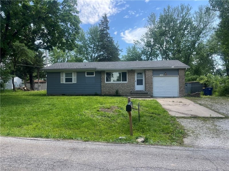 33915 83rd St, De Soto, KS 66018