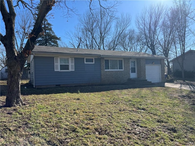 33915 83rd St, De Soto, KS 66018