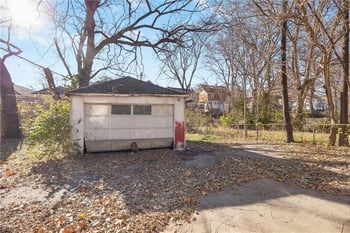 3241 E 28th St, Kansas City, MO 64128
