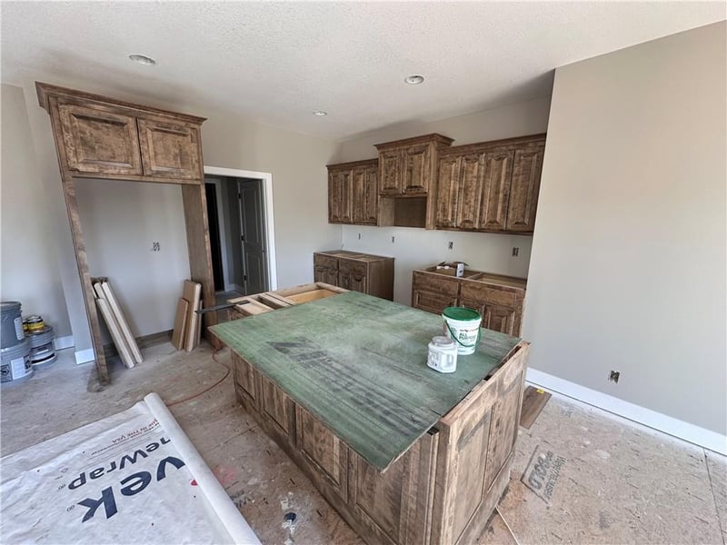 18699 Bundschu Rd, Independence, MO 64056