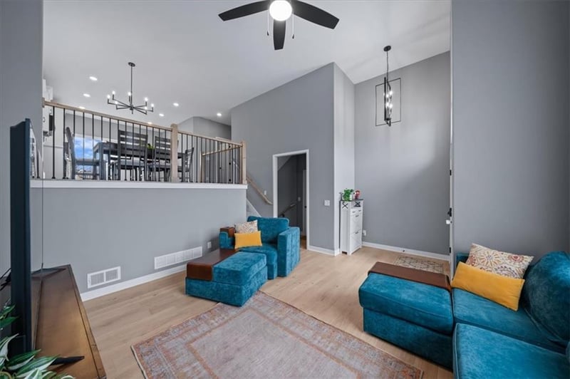 16083 Ryan Cir, Parkville, MO 64152