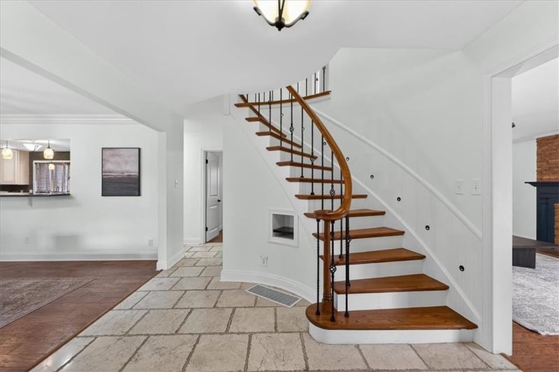 5404 Chadwick Rd, Fairway, KS 66205
