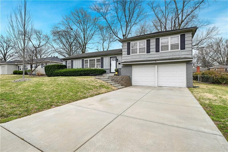 6001 101st Ter, Overland Park, KS 66207