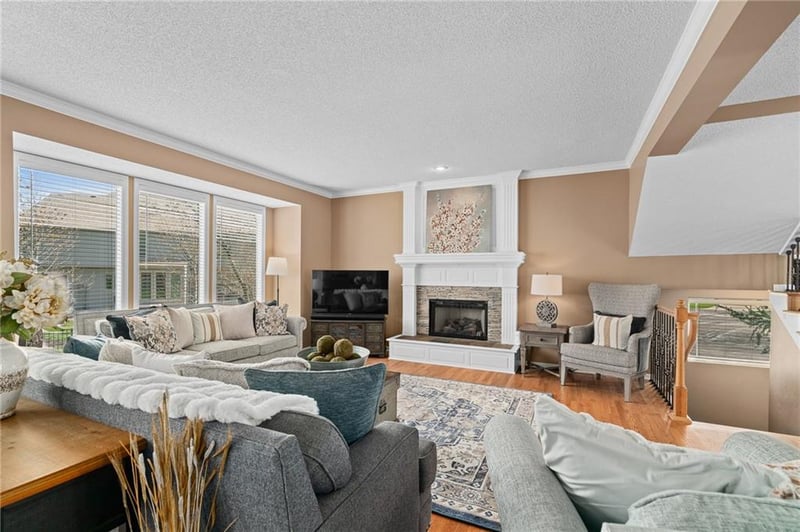 14011 Rosehill Ln, Overland Park, KS 66221