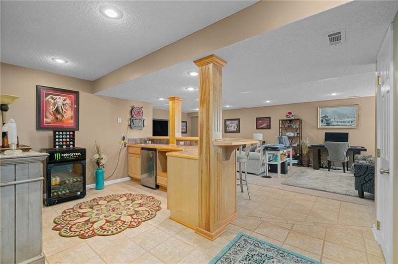 14011 Rosehill Ln, Overland Park, KS 66221