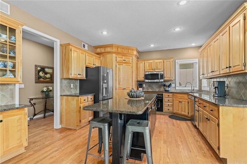 14011 Rosehill Ln, Overland Park, KS 66221