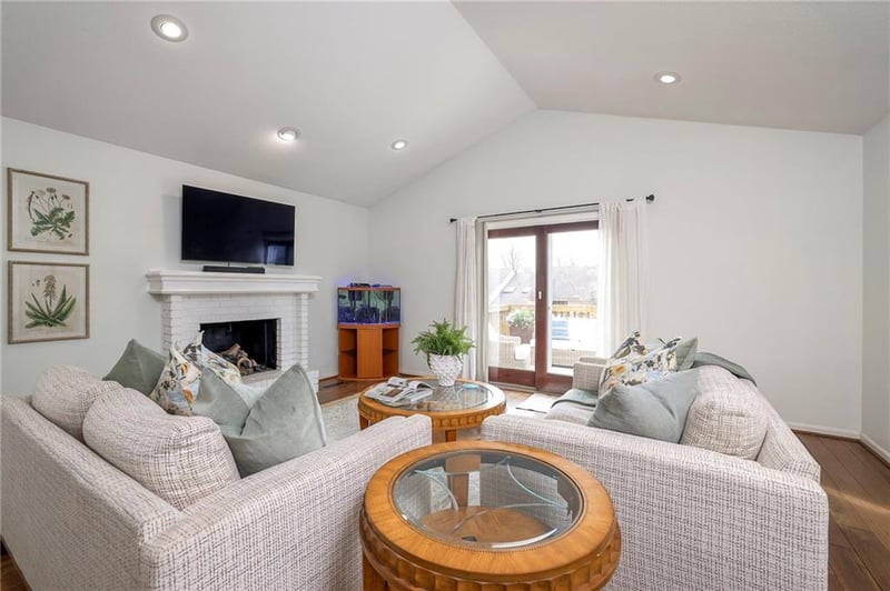 10890 Bradshaw St, Overland Park, KS 66210