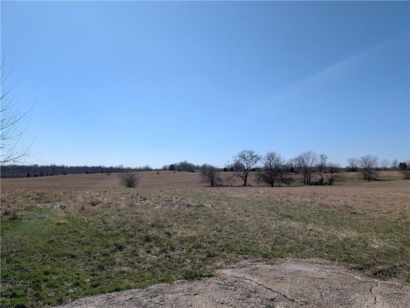 000347 V Hw, Warrensburg, MO 64093