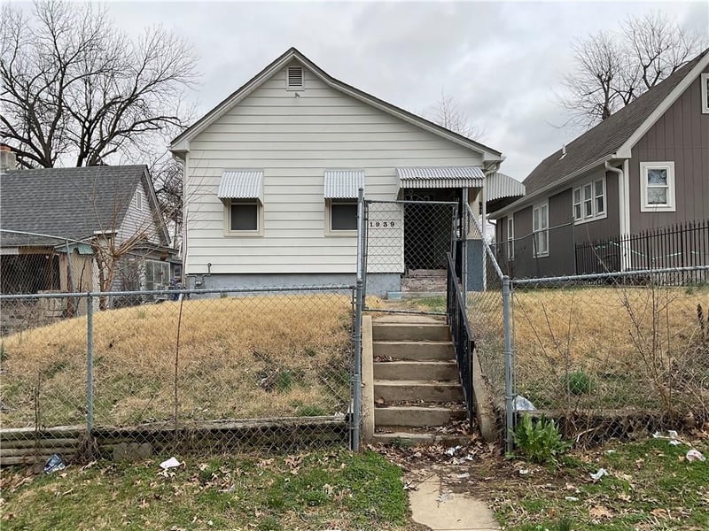 1939 25th St, Kansas City, KS 66104