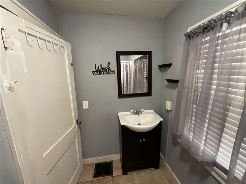 1939 25th St, Kansas City, KS 66104