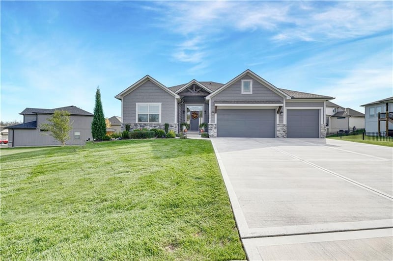 1433 Woodland Rd, Greenwood, MO 64034