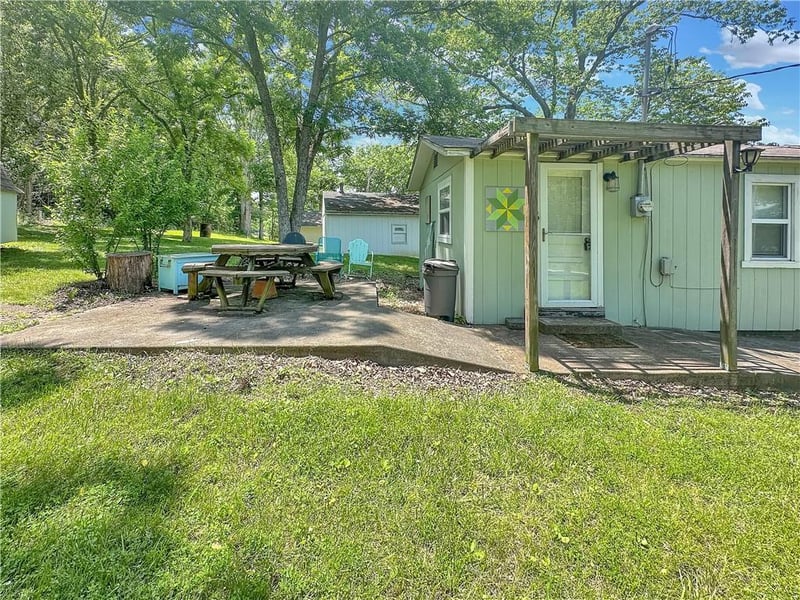29822 Mcginnis Rd, Edwards, MO 65326