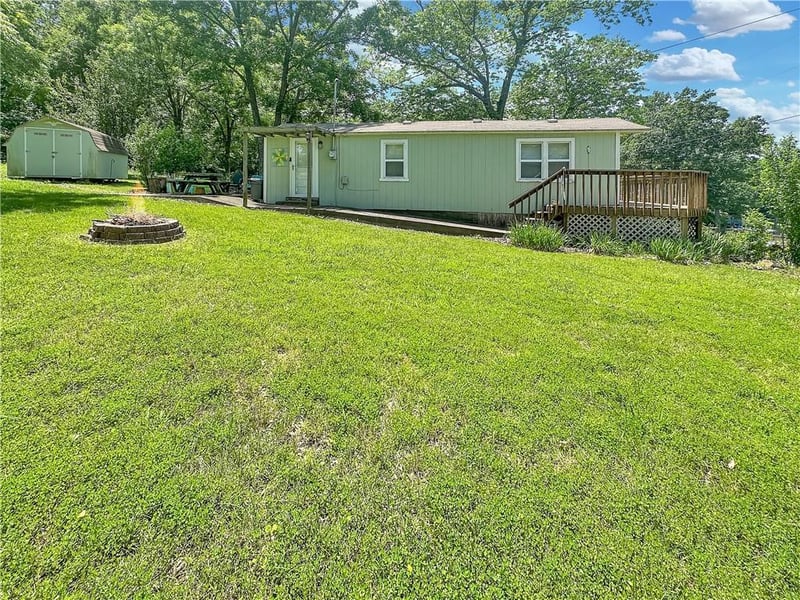 29822 Mcginnis Rd, Edwards, MO 65326