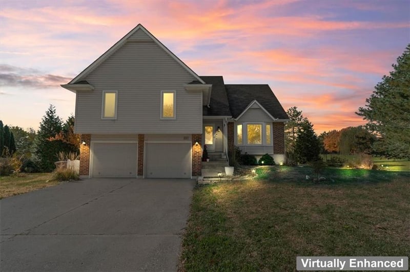 810 Crane St, Raymore, MO 64083