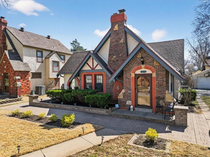 243 72nd Ter, Kansas City, MO 64114