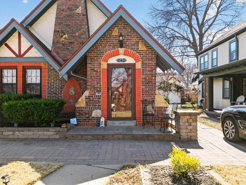 243 72nd Ter, Kansas City, MO 64114