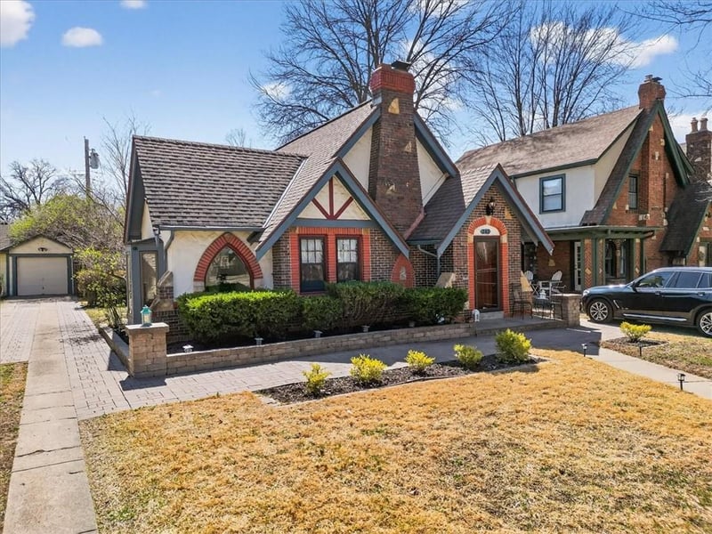 243 72nd Ter, Kansas City, MO 64114