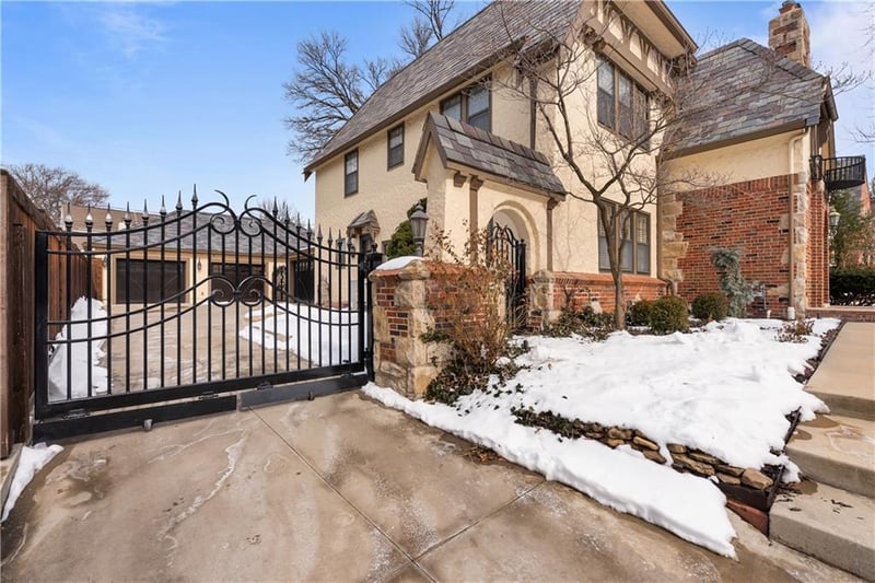 1234 Huntington Rd, Kansas City, MO 64113