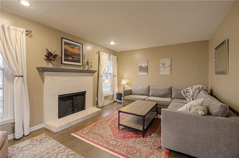 5916 101 Pl, Overland Park, KS 66207