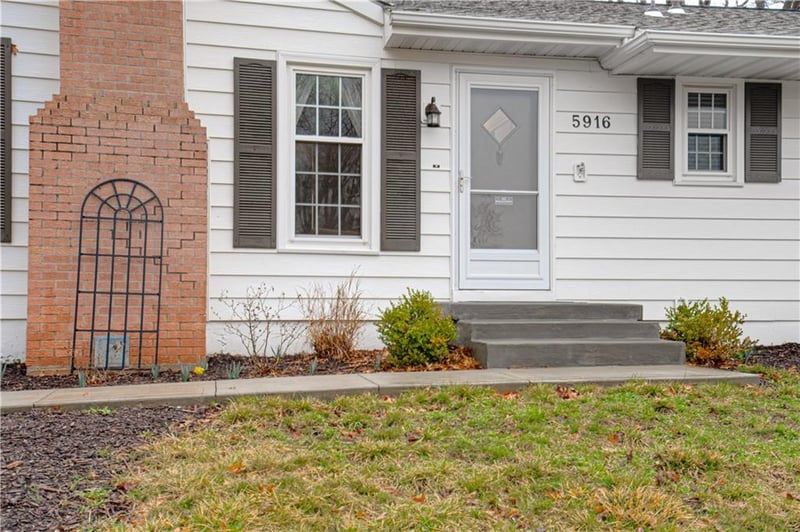 5916 101 Pl, Overland Park, KS 66207