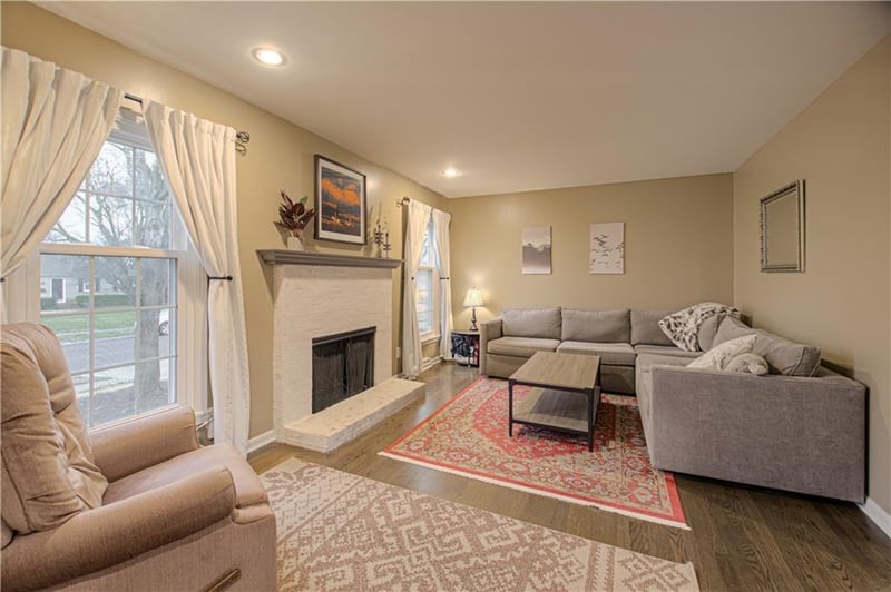 5916 101 Pl, Overland Park, KS 66207