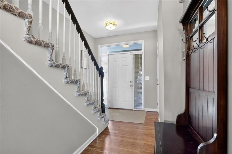 155 Pointe Dr, Gladstone, MO 64116