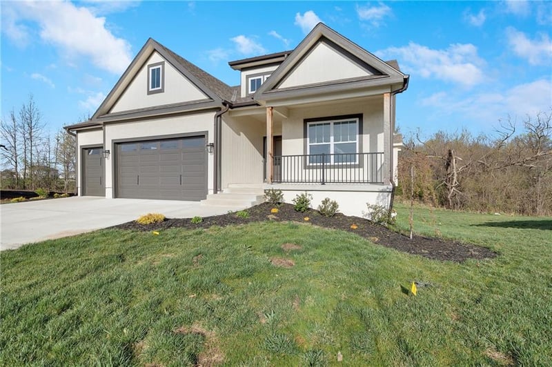 300 Hawthorne Ct, Blue Springs, MO 64014