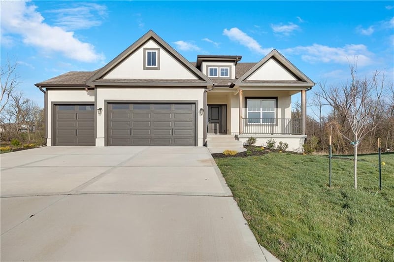 300 Hawthorne Ct, Blue Springs, MO 64014