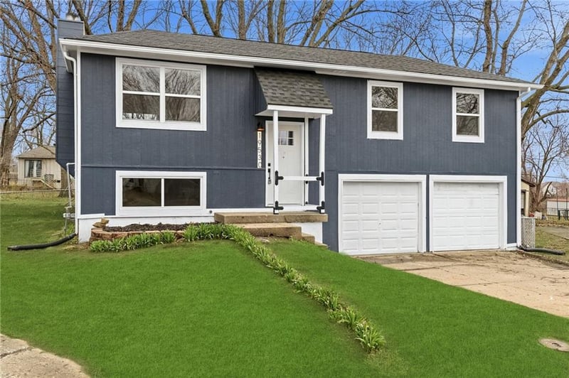 19530 5th Terrace Ct, Independence, MO 64056