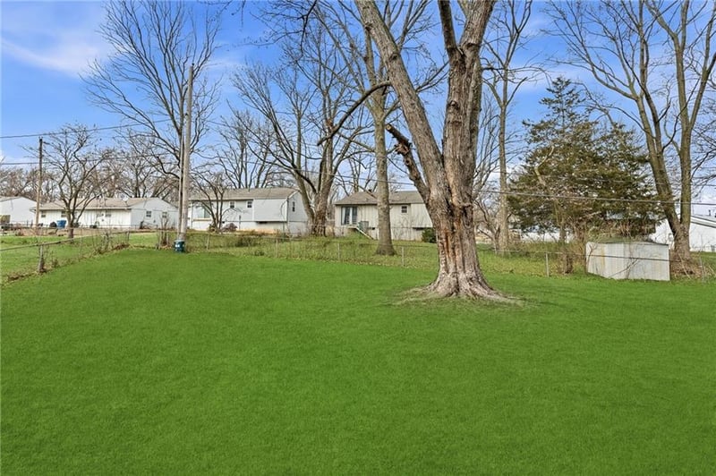 19530 5th Terrace Ct, Independence, MO 64056