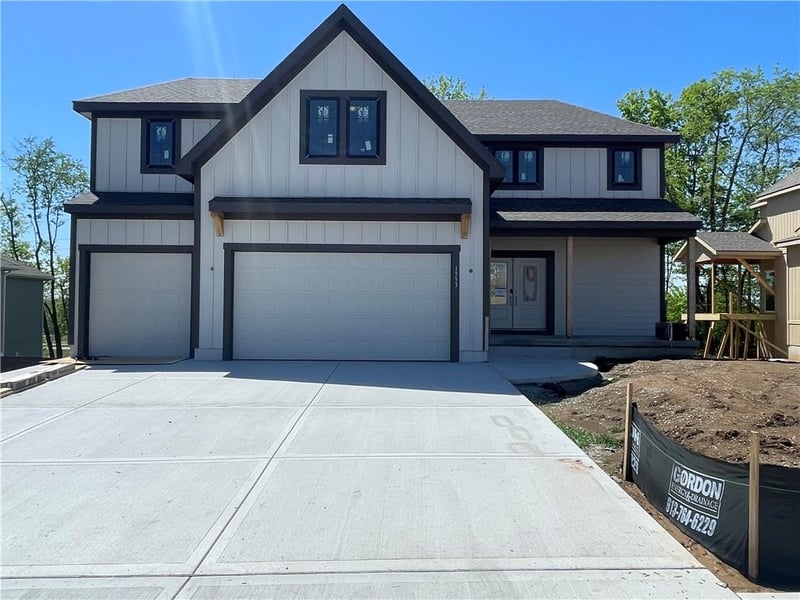 1961 Longview Dr, Liberty, MO 64068