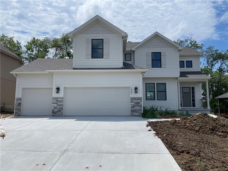 1961 Longview Dr, Liberty, MO 64068