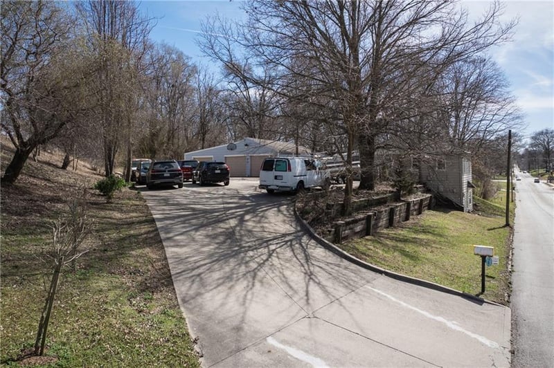 2707 Maple Ave, Leavenworth, KS 66048